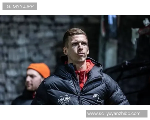 世体：莱万和奥尔莫回归训练，这为弗里克的战术提供更多选择